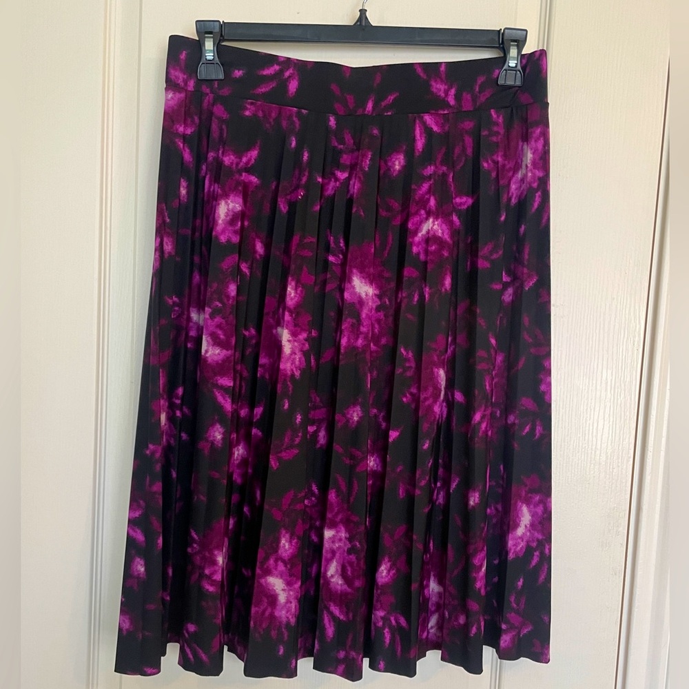 Covington | Large Purple floral pleated, A-line skirt